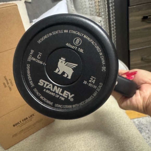 Stanley Matte Black 40oz Tumbler. New. - Picture 6 of 6